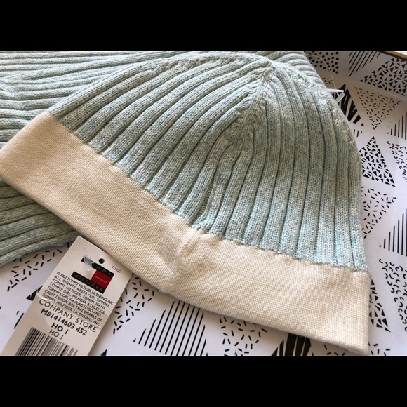 Tommy Hilfiger scarf and hat - Picture 1 of 6